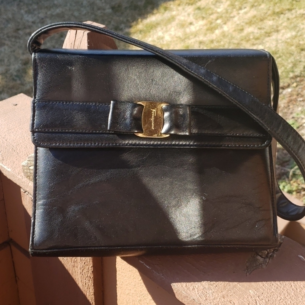 𝅺vintage Salvator Ferragamo bag.